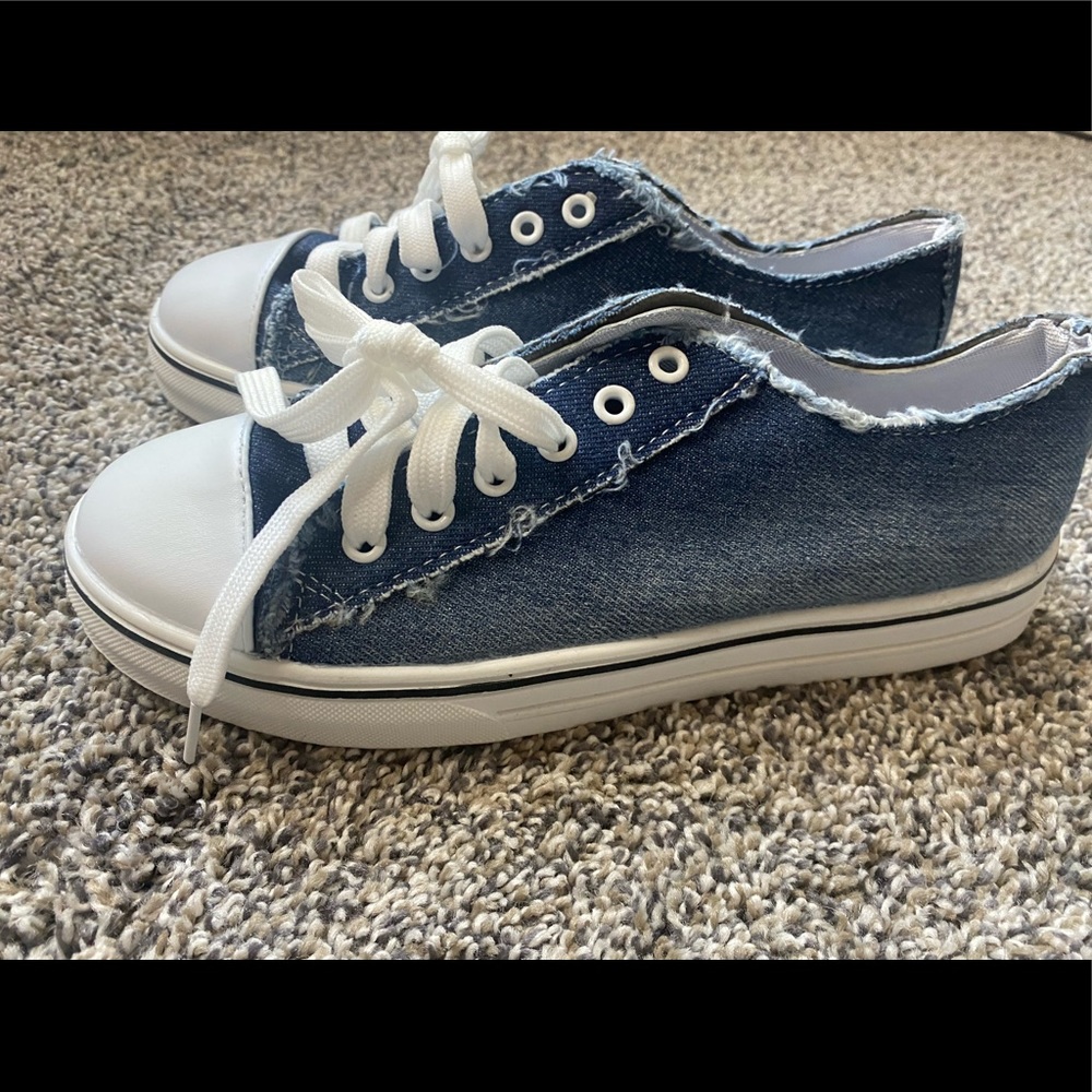 Denim shoes